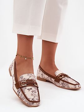 Mocasini Step in style  Pantofii loafers pentru femei sunt o propunere elegantă și universală, ideală pentru fiecare zi. Plasați pe un toc plat, aceștia asigu