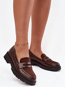 Mocasini Step in style  Mocasinele sunt o alegere perfectă pentru femeile care doresc să îmbine eleganța cu confortul. Realizate din piele ecologică, cu vârfu