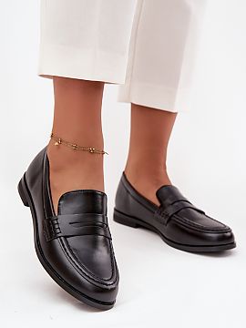 Mocasini Step in style  Mocasini de damă din piele ecologică sunt o propunere atemporală care combină eleganța cu confortul. Plasate pe un toc plat, acestea as