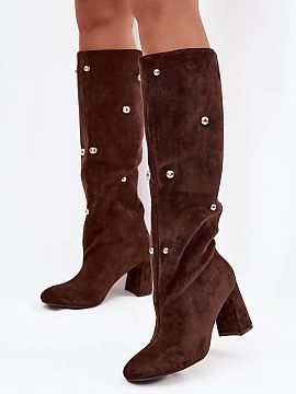 Cizme cu toc Step in style  Cizmele de damă din piele ecologică sunt o propunere elegantă pentru sezonul toamnă-iarnă. Plasate pe un toc stabil în formă de coloa