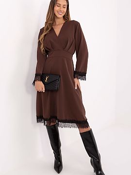 Rochie elegantă Italy Moda  Rochie elegantă cloș, care combină eleganța cu o subtilă grație feminină. Realizată dintr-o amestec de înaltă calitate de polieste