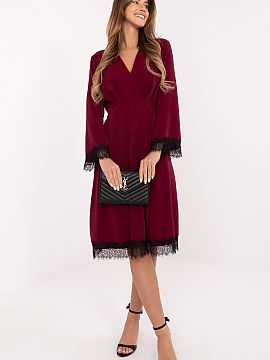 Rochie elegantă Italy Moda  Rochie stilată cloș, care combină eleganța cu o subtilă grație feminină. Fabricată dintr-o amestec de poliester și viscoză de îna