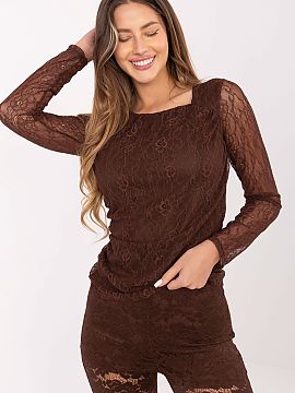 Bluzka Italy Moda  O bluză elegantă și feminină din dantelă, care combină eleganța cu un stil romantic subtil. Realizată dintr-o amestec de nylon și s