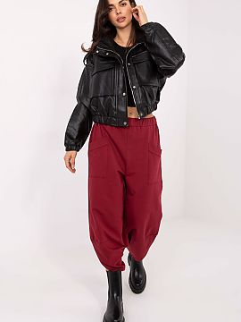 Pantaloni de trening Relevance  Pantaloni de damă tip alădin din material sport, într-un stil casual, perfect pentru zi de zi. Realizate dintr-o amestec de bumbac moale 