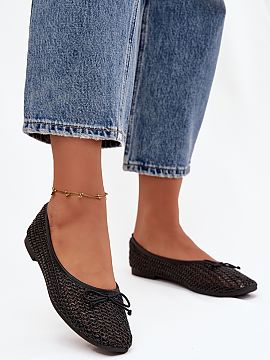 Balerinki Step in style  Balerinii de damă realizați din material împletit sunt încălțăminte ușoară și elegantă, perfectă pentru fiecare zi. Modelul cu v