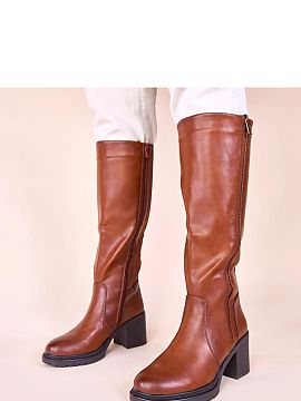 Cizme cu toc Solea  Descoperiți cizmele maro unice cu toc și inserție elastică Akia de la marca renumită Gemre. Aceste cizme elegante și elegante sunt ale
