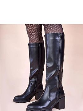 Cizme cu toc Solea  Descoperiți cizmele negre pe toc cu inserție elastică Akia de la marca de renume Gemre. Aceste cizme elegante și plate reprezintă o com