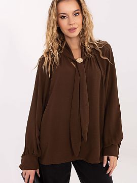 Bluzka Italy Moda  O bluză elegantă pentru femei de lungime standard, confecționată din viscoză de înaltă calitate, care oferă confort și se așează 