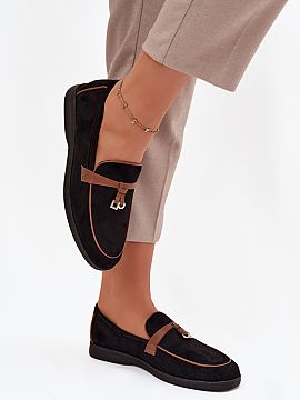 Mocasini Step in style  Loaferii eleganți pentru femei, realizați din piele ecologică. Modelul cu toc plat garantează confortul pe tot parcursul zilei, iar deta