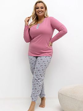 Pajama Plus Size Forever Pink  Pijama de damă de mărime mare este un set confortabil format din două piese, care combină confortul cu o estetică feminină subtilă. S