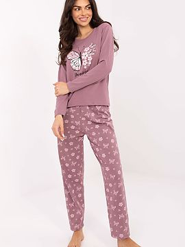 Pijama Forever Pink  Pijama de damă este un set fermecător, format din două piese, care combină confortul cu o stilistică feminină delicată. Bluza cu mân