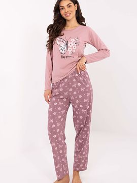 Pijama Forever Pink  Pijama de damă este un set atrăgător, format din două piese, care îmbină confortul cu o stilistică delicată și feminină. Bluza cu 