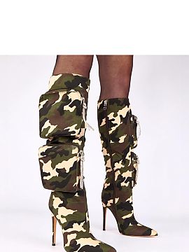 Cizme cu toc Solea  Cizme până la genunchi cu un model de camuflaj spectaculos, perfecte pentru femeile care apreciază accentele de modă îndrăznețe. Mode