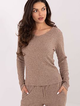 sweter Factory Price  Stiloul pulover casual pentru femei este alegerea ideală pentru ocaziile de zi cu zi, când îți dorești confortul combinat cu eleganța 