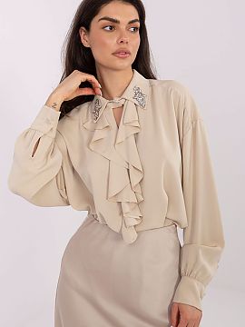 Bluză Factory Price  O bluză elegantă și deosebită creată pentru ocazii speciale, muncă și ieșiri la petreceri. Modelul său neted îi conferă întregii