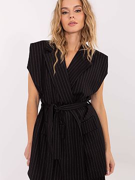 Vestă Rue Paris  Vesta de damă din material elegant este alegerea ideală pentru ocazii speciale și pentru birou, când îți dorești să îmbini eleganț