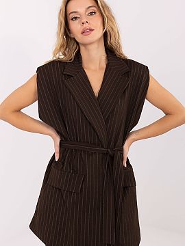 Vestă Rue Paris  Vesta elegantă pentru femei este o alegere ideală pentru ocazii speciale și pentru muncă atunci când îți dorești să combini elegan�