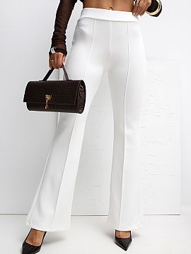 Pantaloni de trening Rue Paris  Pantaloni de trening moi realizați dintr-un material moale, extrem de delicat, elastic și plăcut la atingere. Modelul se caracterizează 