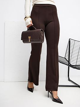 Pantaloni de trening Rue Paris  Pantaloni moi de trening din material moale ca unt, extrem de delicat, elastic și plăcut la atingere. Modelul se caracterizează prin tali