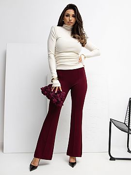 Pantaloni de trening Rue Paris  Pantaloni de trening moi dintr-un material de tip unt, extrem de delicat, elastic și plăcut la atingere. Modelul se caracterizează prin t