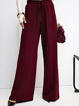 Pantaloni de trening Rue Paris  Pantaloni de trening moi de tip palazzo, confecționați dintr-un material extrem de delicat, elastic și plăcut la atingere. Datorită tal