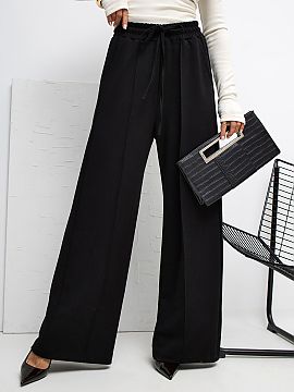 Pantaloni de trening Rue Paris  Pantaloni dres tip palazzo moi, realizați dintr-un material extrem de moale, elastic și plăcut la atingere. Datorită taliei înalte și 