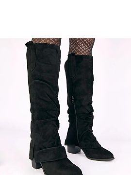 Cizme cu toc Solea  Cizme elegante cu guler răsucit reprezintă o propunere stilată pentru femeile care iubesc combinația dintre clasic și detalii moderne. 