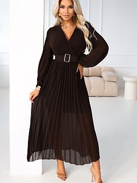 Rochie elegantă Numoco  Eleganta, dar în același timp ușoară și extrem de feminină, rochia plisată de ciocolată de la marca Numoco Basic este alegerea ideal