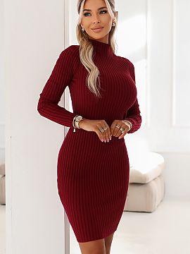 rochie de zi Numoco  Rochie tricotată cu guler închis de culoare bordo de la Numoco Basic este un model care combină eleganța cu confortul în zilele mai rec