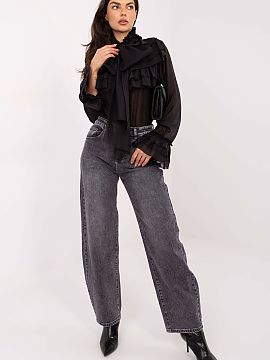 cămașă cu mânecă lungă Factory Price  O cămașă elegantă de damă cu guler înalt, un model clasic perfect pentru zi de zi, la birou și pentru ocazii speciale. Realizată din