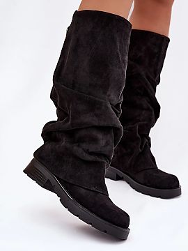 Cizme Step in style  Cizmele de damă din piele ecologică sunt o alegere confortabilă și stilată pentru zilele reci. Interiorul căptușit cu blană artifici