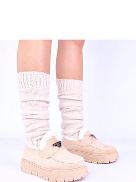 Mocasini Solea  Descoperiți calitatea și stilul excepțional datorită mocasinilor noștri bej deschis pe platformă, căptușiți cu blăniță Kirby. Ac