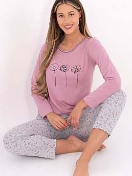 Pijama Forever Pink  Pijama de damă confortabilă și elegantă realizată din bumbac moale și respirabil, perfectă pentru odihnă zilnică. Setul include o b