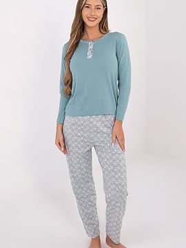 Pijama Forever Pink  Oferim doar textul tradus. Tradu acest text din poloneză în română: Pijama confortabilă, formată din două piese pentru femei, fabrica