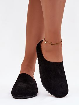 Papuci Step in style  Papuci de damă confecționați din piele ecologică. Modelul este așezat pe o talpă mai groasă, care asigură o izolație și o stabilit