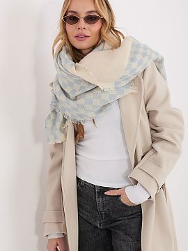 Şal AT  Šalul realizat dintr-o amestec de înaltă calitate de viscoză și lână se remarcă printr-o textură plăcută la atingere și o finisa