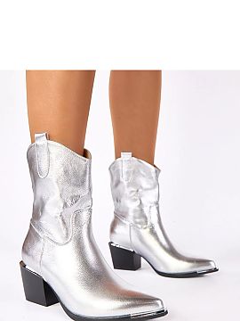 Botine cu toc Solea  Cizme argintii de cowboy pe toc de la Rosemary de la Gemre sunt o propunere pentru femeile care apreciază stilul îndrăzneț și experimen