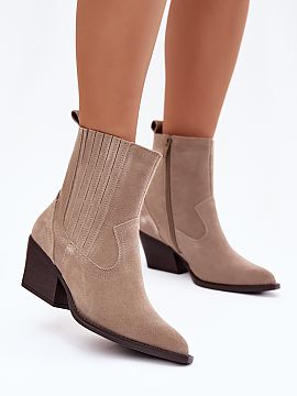 Botine cu toc Step in style  Botine cowboy pentru femei din piele naturală sunt o propunere deosebită, care îmbină stilul și confortul. Vârful ascuțit le conferă