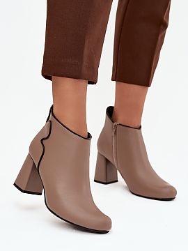 Botine cu toc Step in style  Botinele pentru femei de la marca Jezzi sunt o propunere eleganta si practica pentru zilele mai reci. Realizate din piele naturala, acestea 