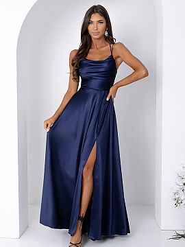 Rochie lungă With You  Rochia lungă cu bretele subțiri încântă cu forma elegantă și feminină și detaliile bine lucrate. Decolteul fluid se așează ușor 