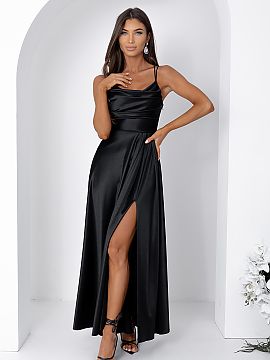 Rochie lungă With You  Rochia lungă cu bretele subțiri încântă cu forma elegantă și feminină, precum și cu detaliile bine lucrate. Decolteul fluid se așe
