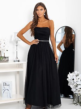 Rochie lungă With You  Rochie lungă de seară, uimitoare, din tulle, fără bretele, creată pentru ocazii speciale. Partea de sus a rochiei este decorată cu o c