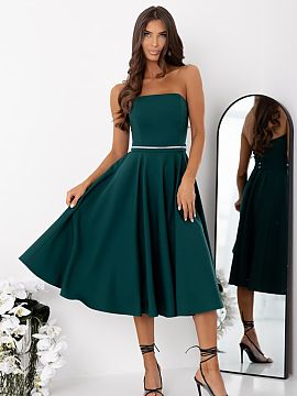 Rochie de seară With You  Rochie elegantă fără bretele este o propunere care combină forma clasică cu detalii spectaculoase. Modelul este închis cu un fermoar a