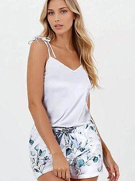 Pijama Momenti Per Me  Pijama de damă formată dintr-un tricou și pantaloni scurți. Bluză fără bretele cu decolteu ascuțit. Pantaloni scurți cu fundă deco