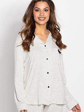 Pijama Momenti Per Me  Pijama de damă formată dintr-o cămașă și pantaloni scurți. Cămașă cu mânecă lungă, cu mânecă lungă și buzunar în față. P