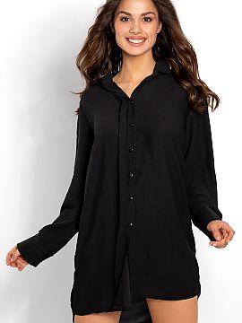 Cămaşă de noapte Momenti Per Me  Cămașă de noapte cu mânecă lungă și închidere cu nasturi. Cămașă cu croială lejeră, confecționată din material moale și plă