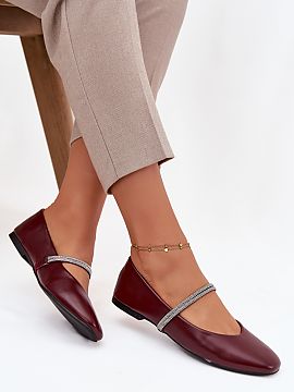 Balerini Step in style  Balerini damă din piele ecologică. Încălțați pe un toc plat. Vârfurile rotunjite. Pe mijlocul piciorului se află două curele decora