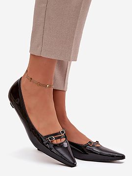 Balerini Step in style  Balerinii sunt realizati din piele ecologica lacuita. Modelul plasat pe un toc delicat ofera o ridicare subtila si confort in timpul purtari