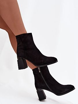 Botine cu toc Step in style  Botinele de damă din piele naturală sunt o propunere care combină eleganța clasică cu confortul zilnic. Realizate dintr-un material de 