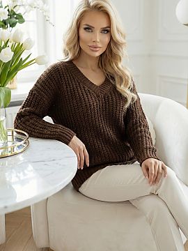 sweter Numoco  Acest pulover în culoarea ciocolatei profunde este exact tipul de lucru pe care îl îmbraci o dată, și brusc constați că îl iei cel m